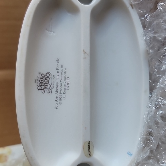 Precious Moments Figurine - Picture 4 of 4